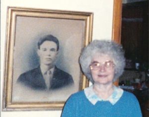 Jaloyce Bryant standing with her father in laws picture