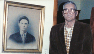 Gordon Bryant with his fathers picture